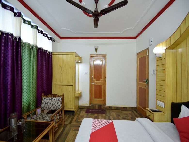 Oyo 11733 Hotel Sunlight