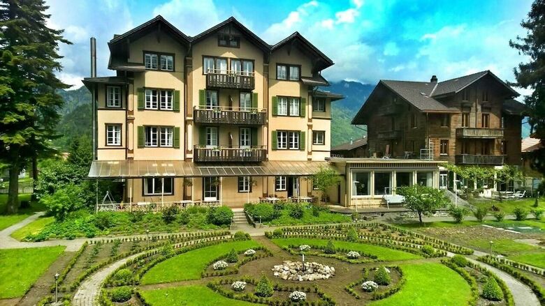 Alpenrose Hotel & Gardens