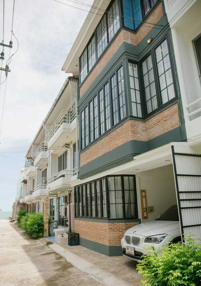 Fio's House By The Sea