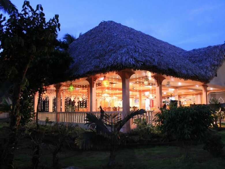 Hotel Amor Farm Beach Resort