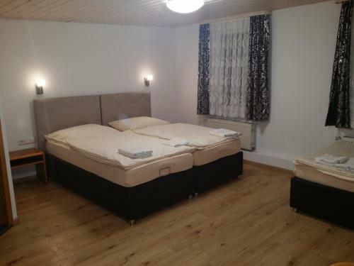 Hostal Gasthof L�wen