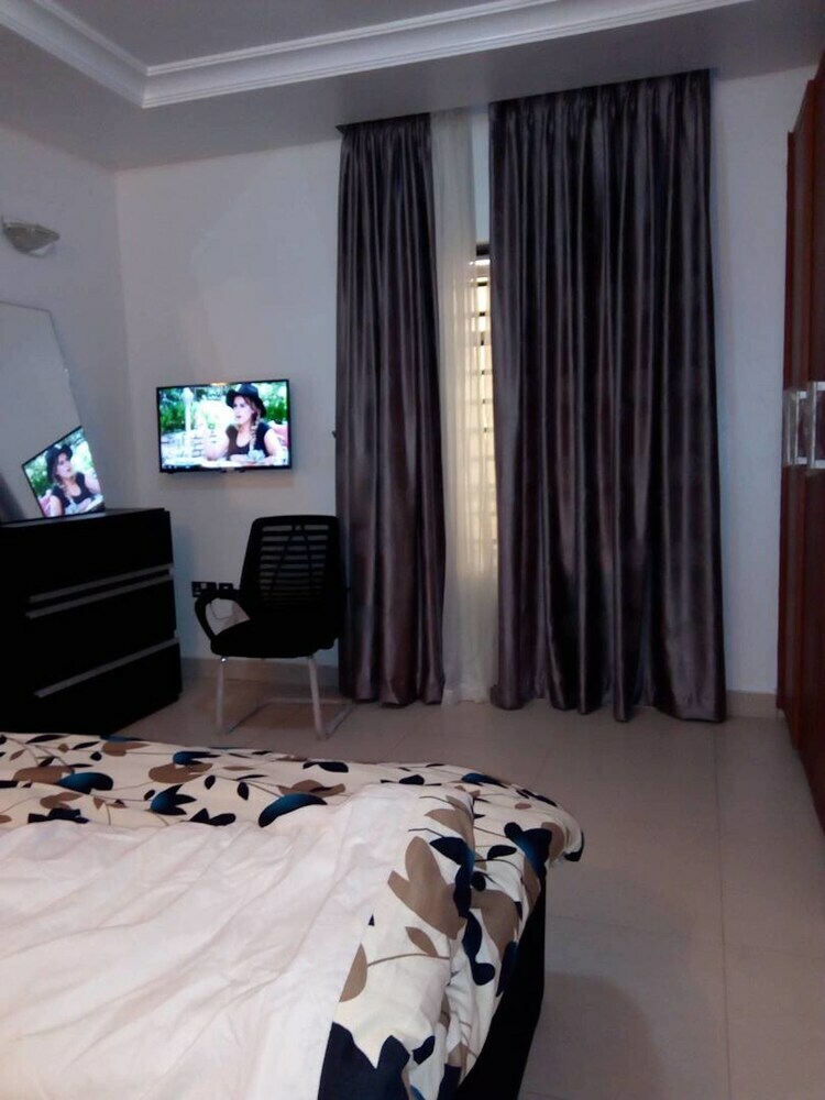 Reeve Court Apartment
