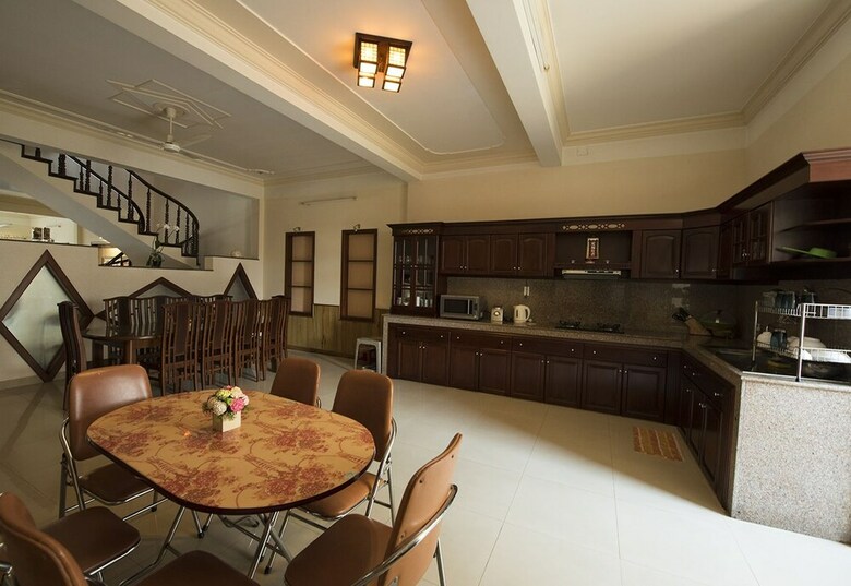 Hotel Three Palms Homestay