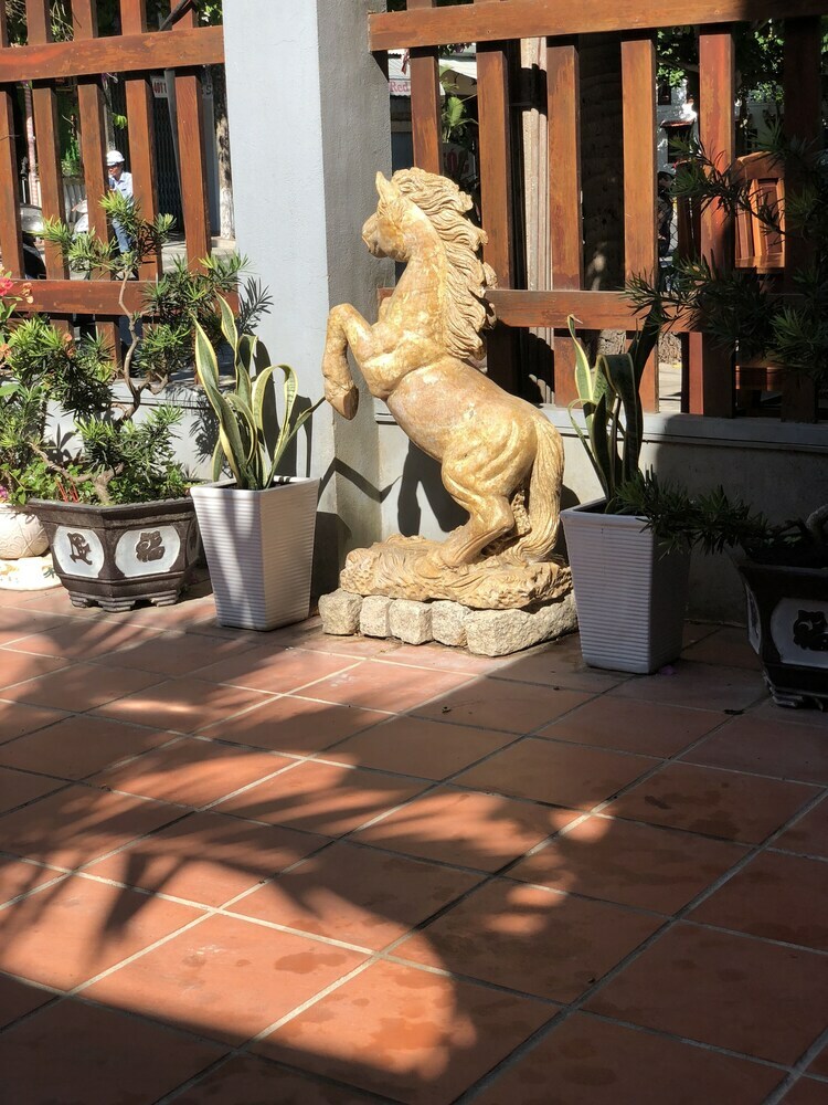 Hotel Three Palms Homestay