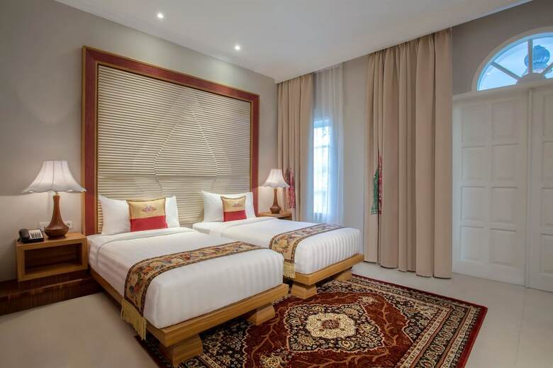 Hotel Ramada Suites By Wyndham Solo