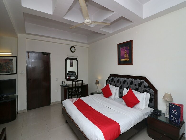 Oyo 14837 Hotel Uberoi Anand