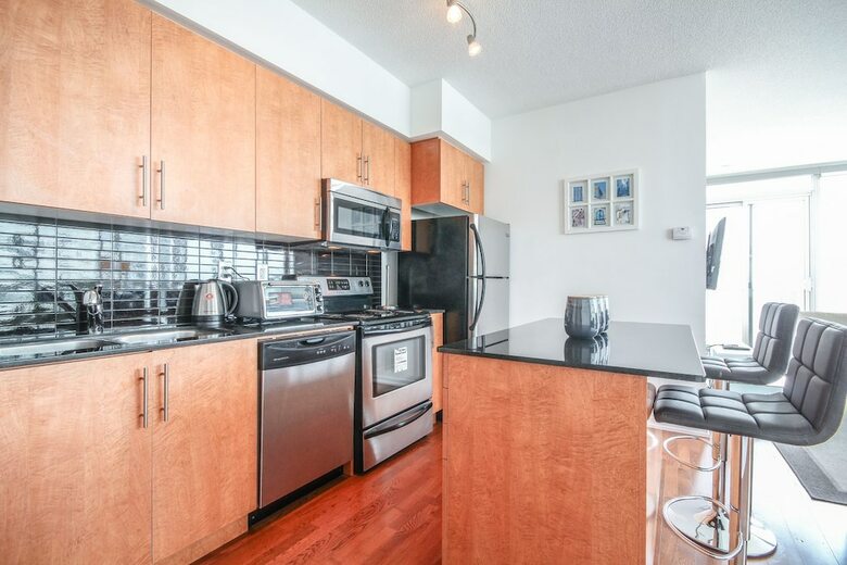 Sarkar Suites - Maple Leaf Square
