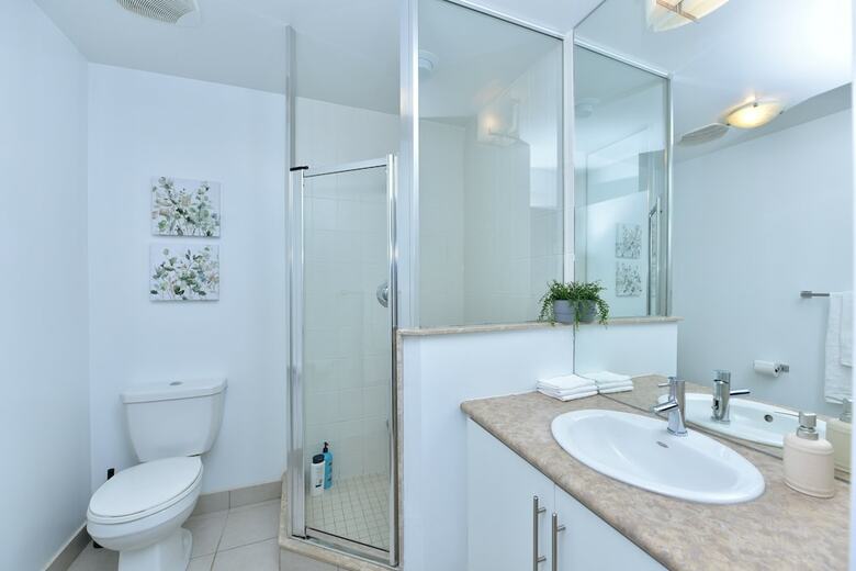 Sarkar Suites - Maple Leaf Square