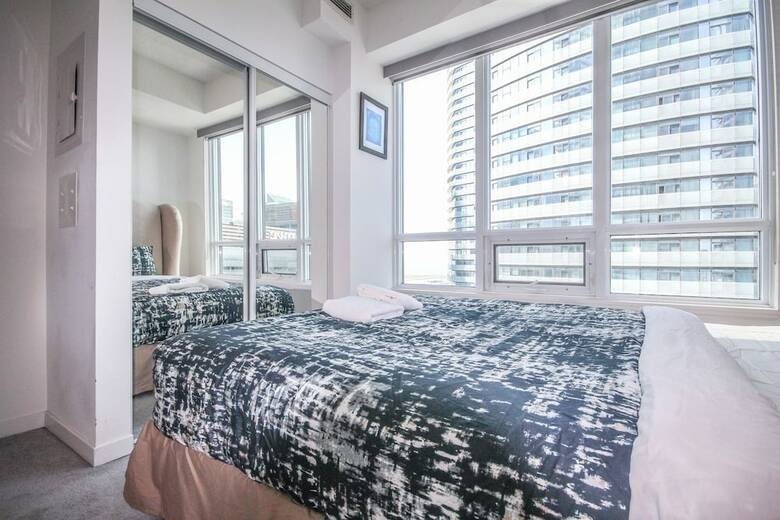 Sarkar Suites - Maple Leaf Square