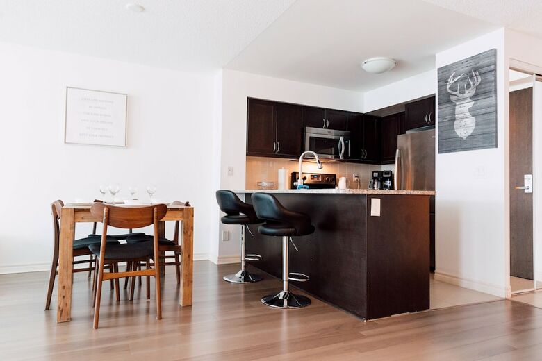 Sarkar Suites - Downtown Apartments