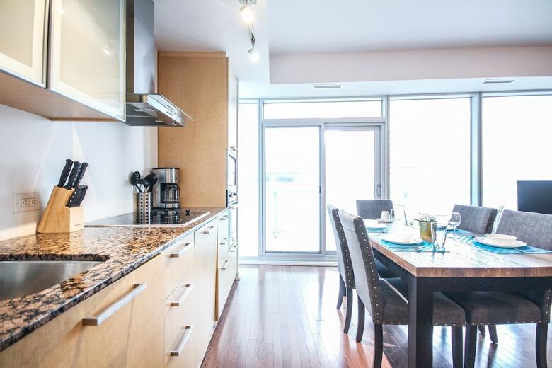 Sarkar Suites - Entertainment District