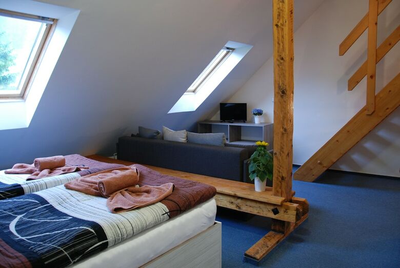 Hostal Hotel Chur�?ov