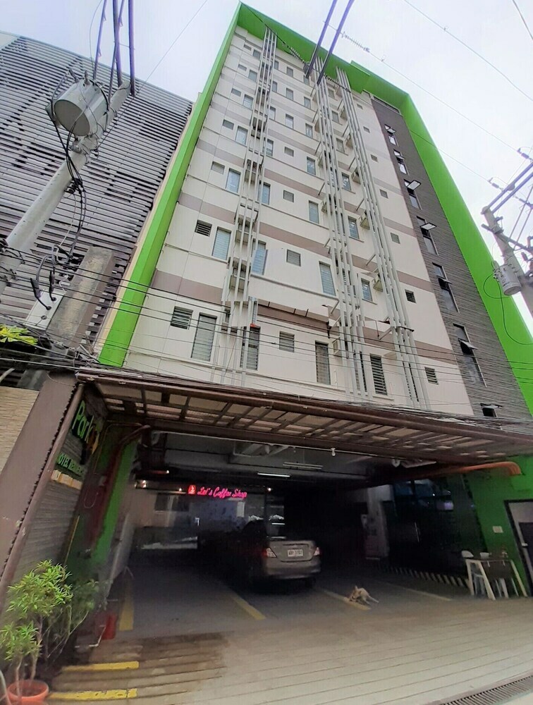 Oyo 442 Ipark Hotel