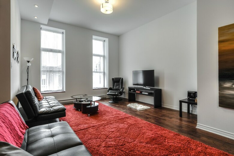 St Laurent Apartments