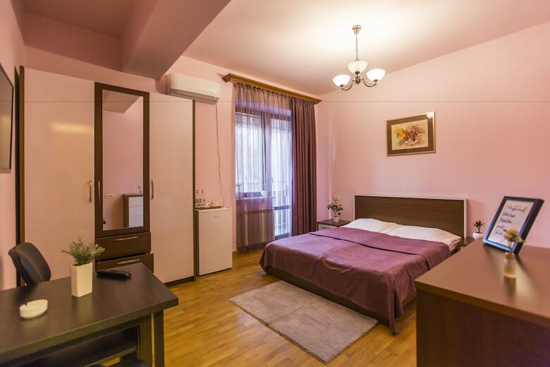 Republic Square Boutique Hotel