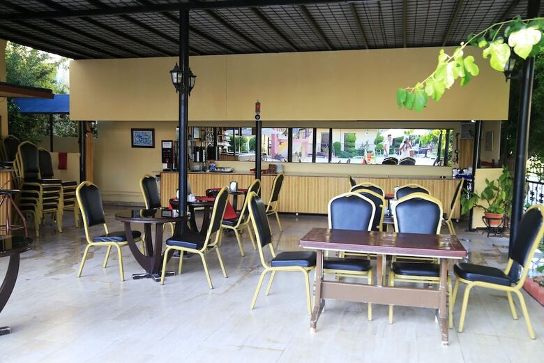 Las Palmeras Hotel