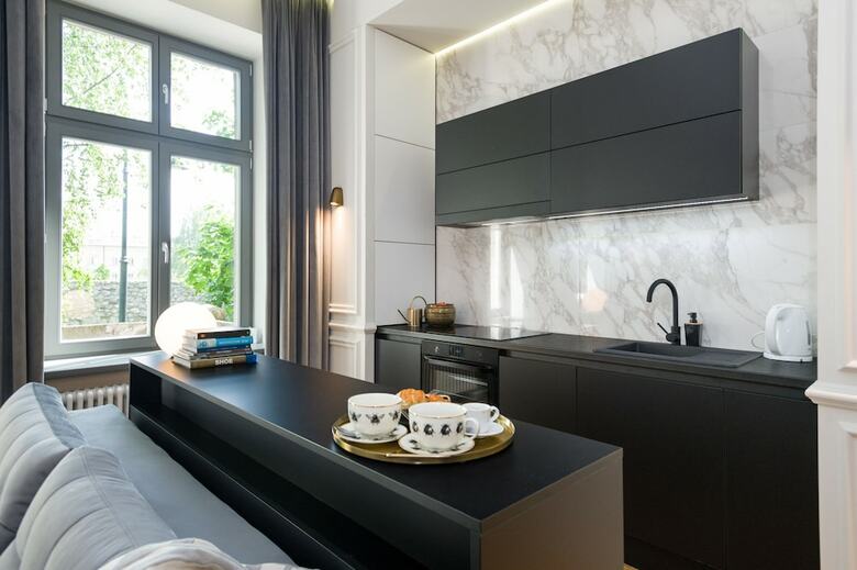 Paulove Apartments