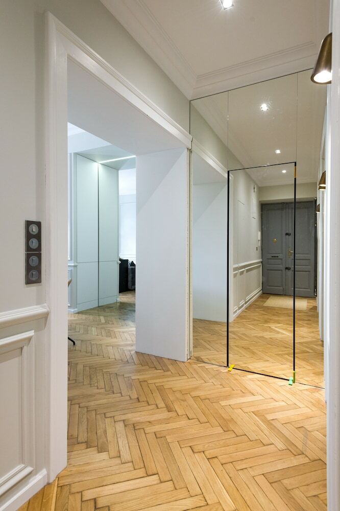 Paulove Apartments