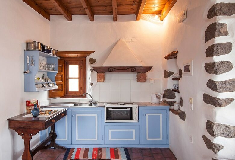 Apartamentos Theologos Houses