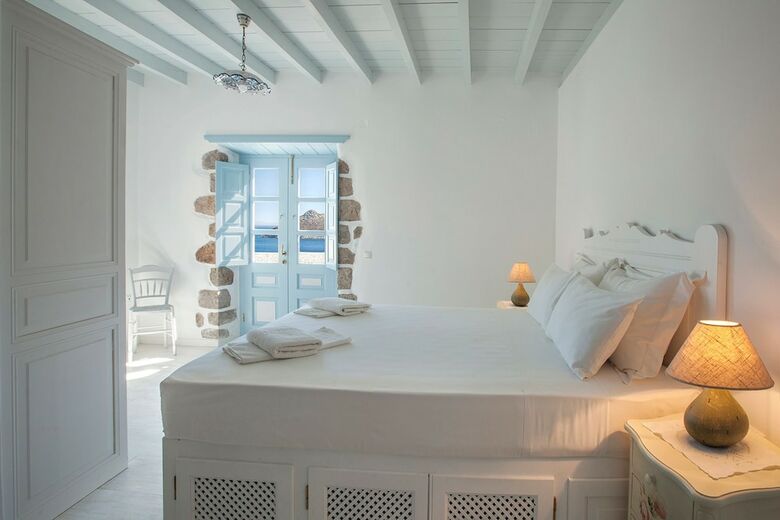 Apartamentos Theologos Houses