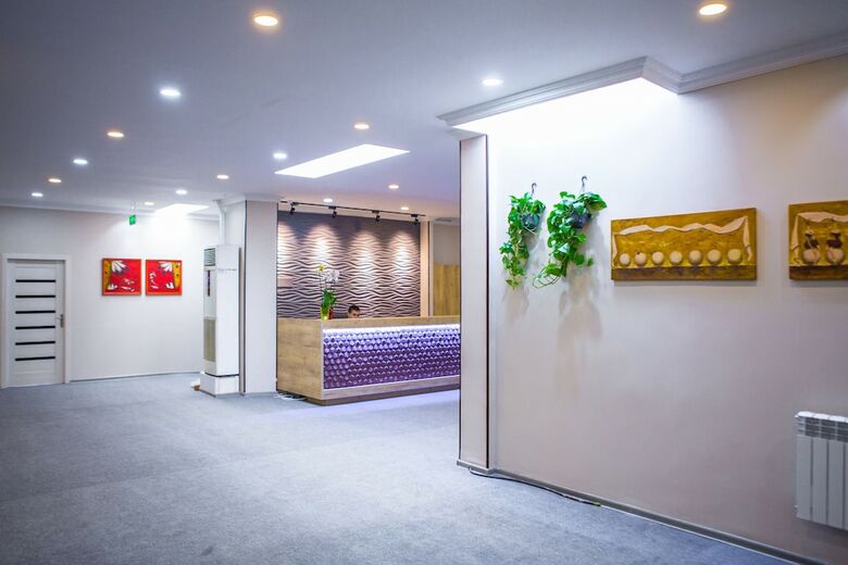 Hotel Square Inn