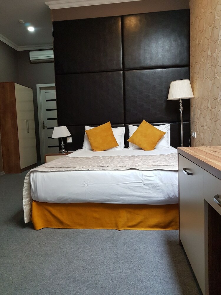 Hotel Square Inn