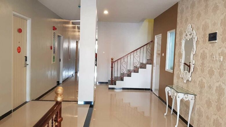Hotel Front One Boutique Brani Solo