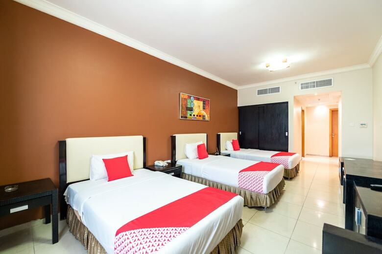 Oyo 122 Crystal Plaza Hotel