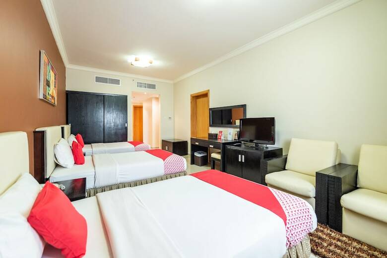 Oyo 122 Crystal Plaza Hotel