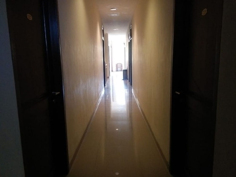 Hotel Reddoorz @ Raya Ngagel 2