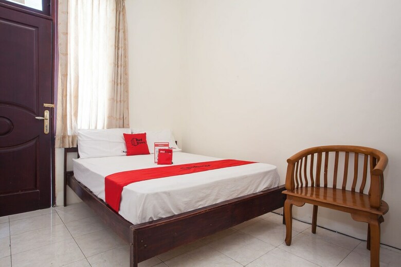 Hotel Reddoorz @ Raya Ngagel 2