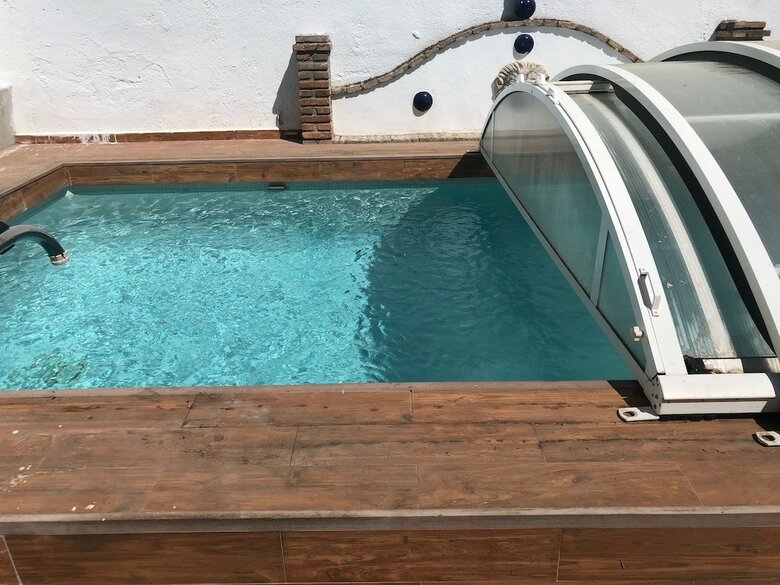 Tuguest Pool House Albaic�n