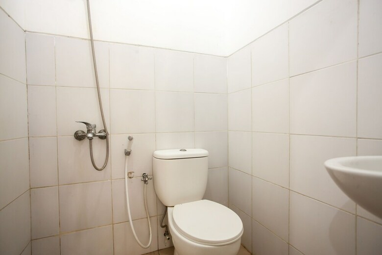 Hotel Reddoorz Plus Near Galaxy Mall