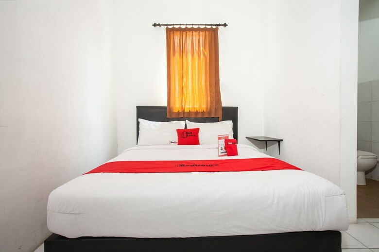 Hotel Reddoorz Plus Near Galaxy Mall