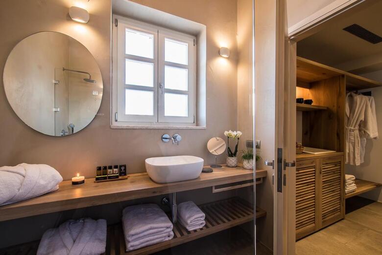 Hotel Bassa Maina Villas & Suites