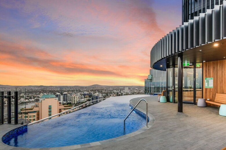 Stunning Urban Apartment In The Cbd