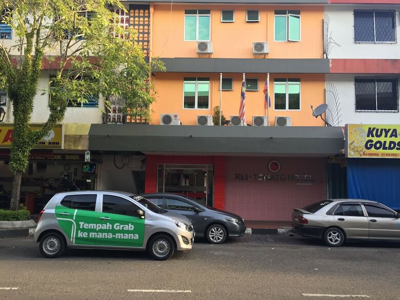 Red Tomato Hotel