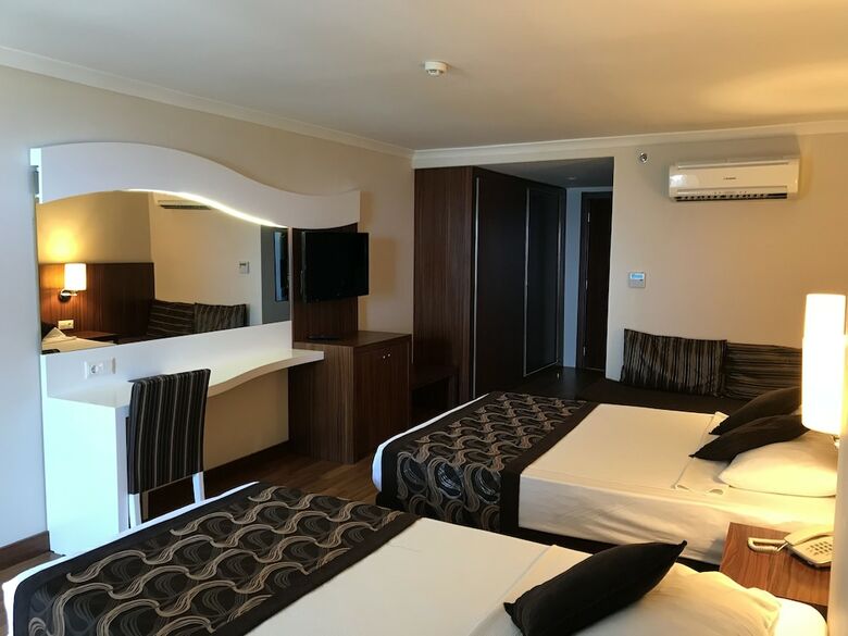 Hotel Throne Beach Resort & Spa - All Inclusive