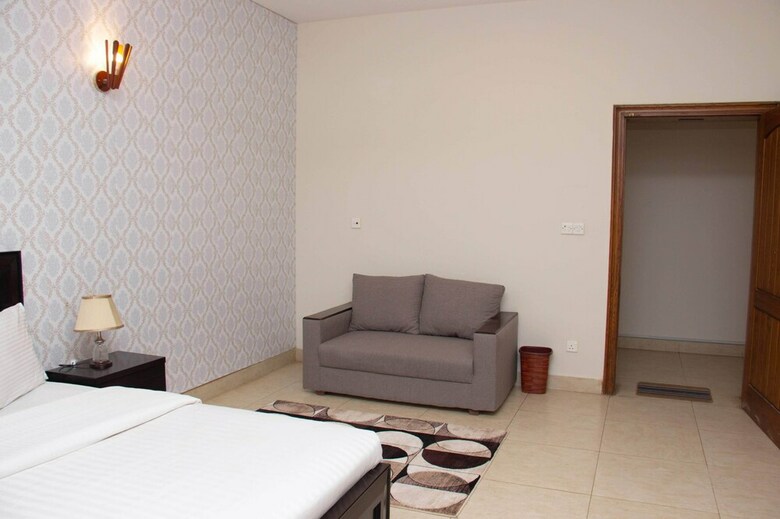Hotel Livin Hub Guest House