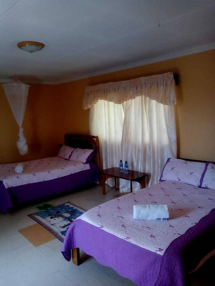 Bed & Breakfast Racecourse Inn Hotel