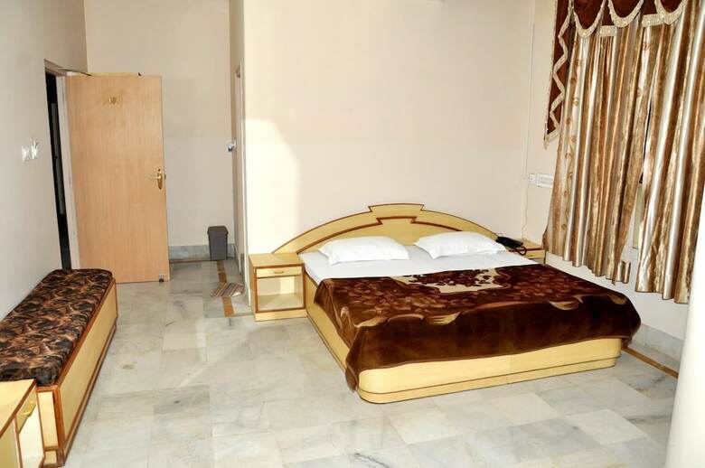 Hotel Kirti Plaza