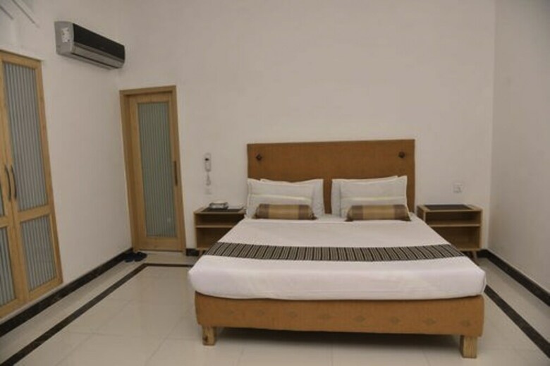 Lawrence View Hotel