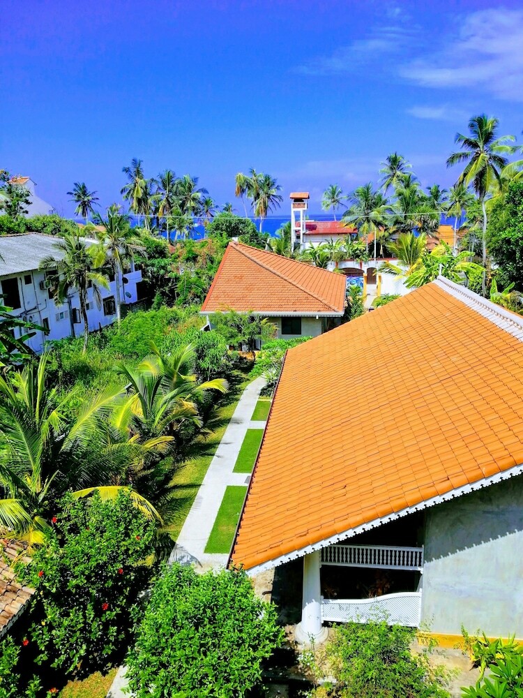 Hotel Thambili Cabanas