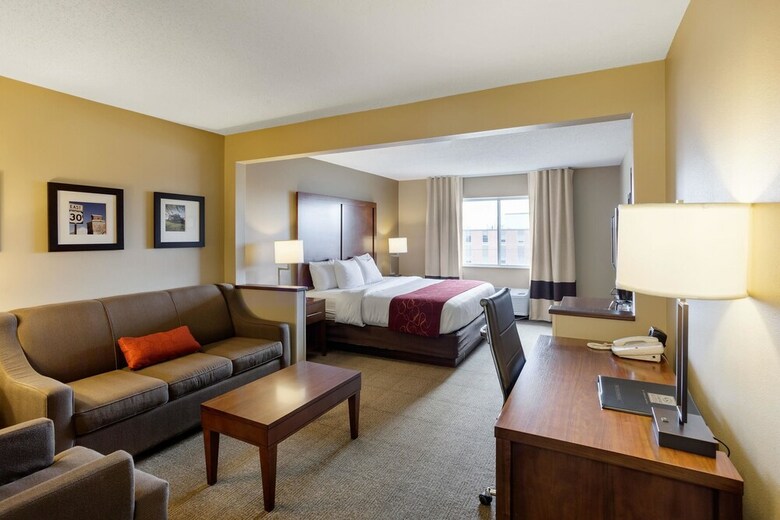 Hotel Comfort Suites University