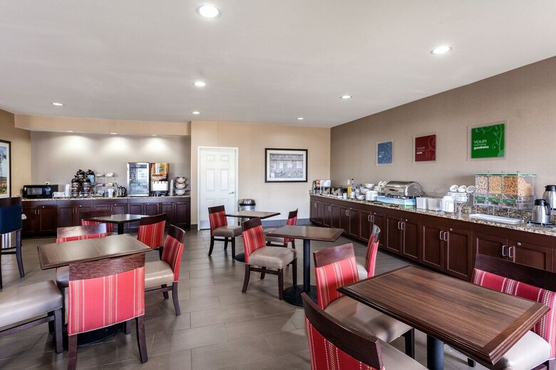 Hotel Comfort Suites University
