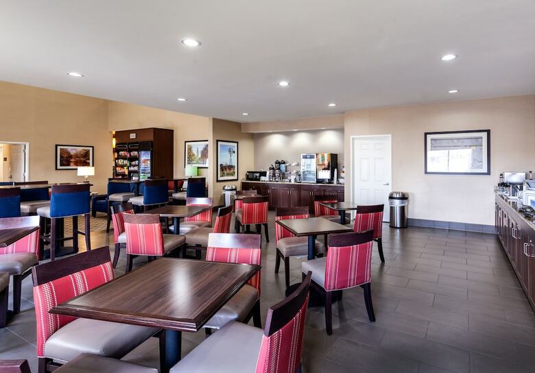 Hotel Comfort Suites University