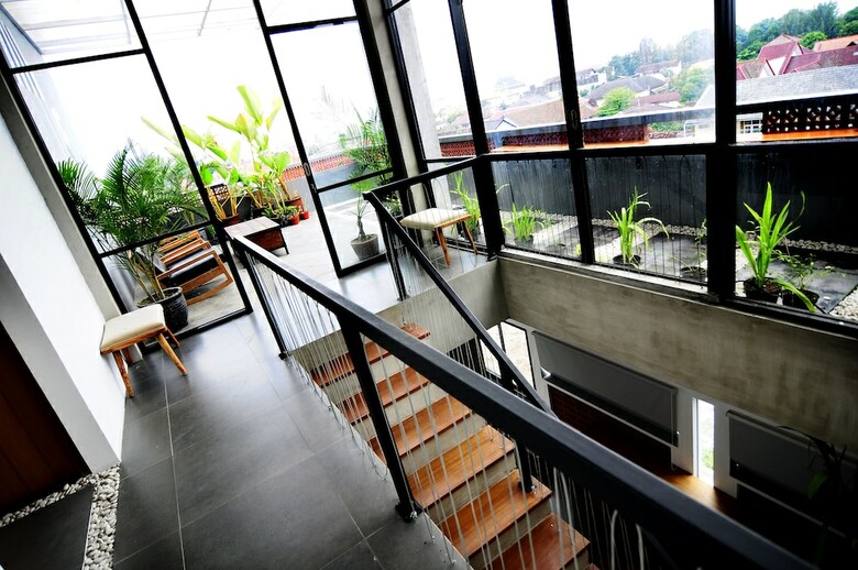 Hotel Woodpecker Pavilion