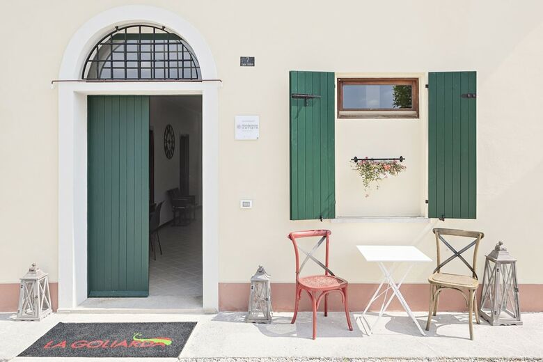 Hostal Ostello La Goliarda