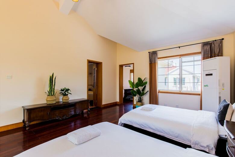 Hotel Cambridge Villa With 5 Brs