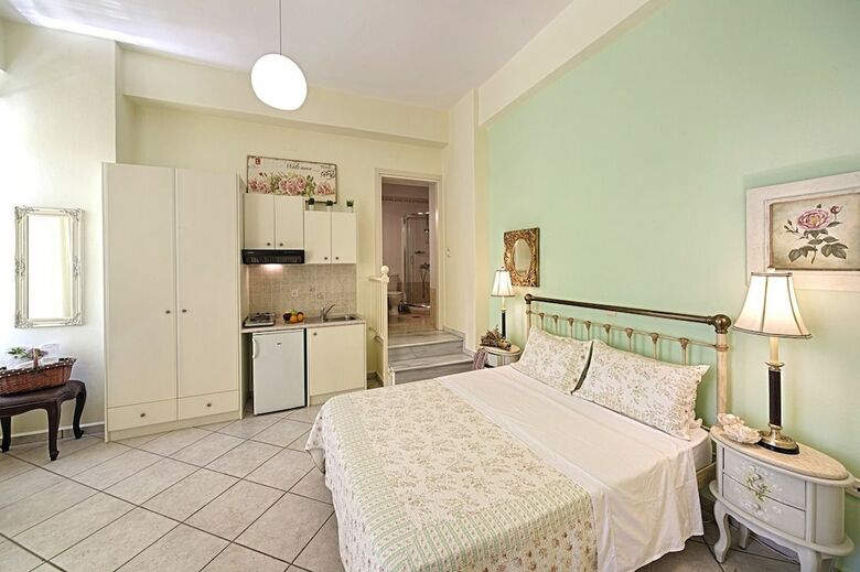 Aparthotel Antouanetta Apartments